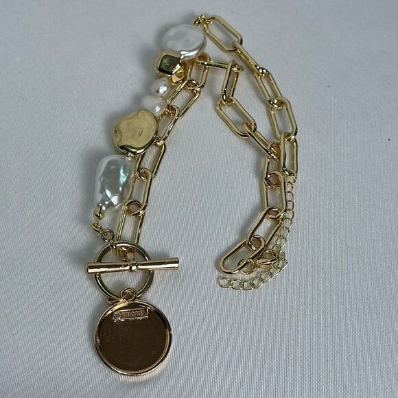 Chanel Gold Baroque Pearl Toggle Necklace - Picture 4 of 4